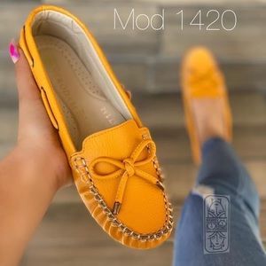Women's flat moccasin shoes
